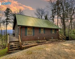 Cijela kuća/apartman Charming Cabin W/ Mountain Views, Enclosed Porch, Foosball, Wifi & Streaming Tv (Blu Ridž, Sjedinjene Američke Države)