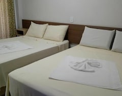 Khách sạn Conforto Plaza Hotel (Capitão Leônidas Marques, Brazil)