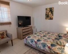 Bed & Breakfast Villa Syracuse - Chambre Privee Avec Piscine Et Jardin (Cogolin, Ranska)