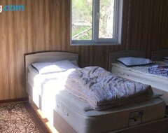 Pensión Gostevoi dom <<Zhyrgal>> (Kara-Kul, Kirguistán)
