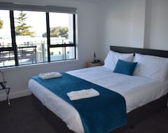 Hotel Calais Mount Resort (Mount Maunganui, New Zealand)