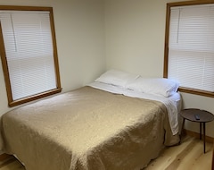 Toàn bộ căn nhà/căn hộ Cozy 2-bedroom Cabin In Grayling With Wifi (Grayling, Hoa Kỳ)