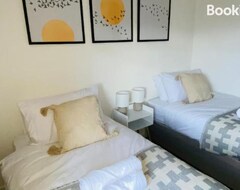 Casa/apartamento entero Home In Farnborough With Free Parking, Wifi & Netflix (Farnborough, Reino Unido)