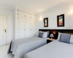Hele huset/lejligheden Casa no Sol - 2 Bedroom Apartment with pool near Carvoeiro, Algarve (Carvoeiro, Portugal)