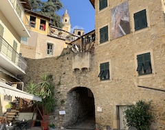 Toàn bộ căn nhà/căn hộ Apartment In 70´s Building In The Olive Jungle 3km Off The Mediterranean (Vallebona, Ý)