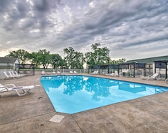 Casa/apartamento entero New! Lake Of The Ozarks Condo W/deck, Pool & Views (Osage Beach, EE. UU.)