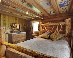 Toàn bộ căn nhà/căn hộ The Deer House - A Character Cabin In The Woods! (plus All The Modernities) (Bragg Creek, Canada)