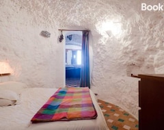 Entire House / Apartment La Constanza Casa Cueva (Granada, Spain)