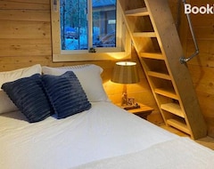 Casa/apartamento entero Ski-in Chalet: Private Hot Tub, Bonus Bunk House (Fernie, Canadá)