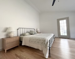 Casa rural Newly Renovated Historic Home On The Deerfield River. Sleeps 10. (Charlemont, USA)