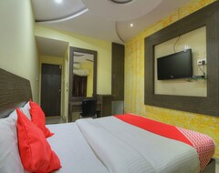 Hotel OYO 16385 Mb International (Mysore, Indija)