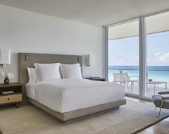 Four Seasons Hotel At The Surf Club (Surfside, USA)