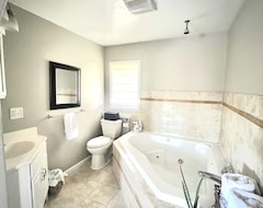 Casa/apartamento entero Cottage romántica, con bañera de hidromasaje al aire libre, también es un entorno ideal para una boda! (Coatesville, EE. UU.)