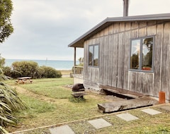 Toàn bộ căn nhà/căn hộ Far Side Bach Tora - Pristine Nz Coastline On Your Doorstep (Palliser, New Zealand)
