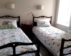 Tüm Ev/Apart Daire Private Views Of River Shannon, Newly Furnished, Walking Distance Into Village (Castleconnell, İrlanda)