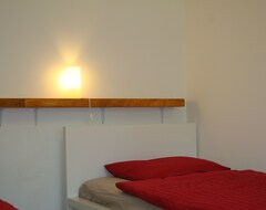 Hotel Cozy, Quiet Apartment In The Pine Forest With A Huge Garden And Animals (Brach, France)
