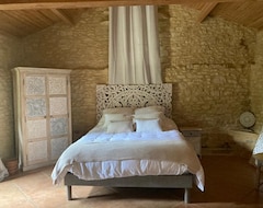 Koko talo/asunto Magnificent Stone House With Heated Pool, Spa, 12 People (Saint-Chamassy, Ranska)
