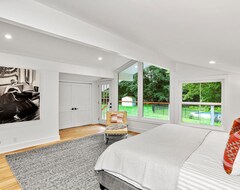 Toàn bộ căn nhà/căn hộ New Modern Designer Decorated 4 Bed 4.5 Bath Home On 2 Acres In Weston Ct (Weston, Hoa Kỳ)