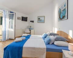 Hele huset/lejligheden One Bedroom Apartment Near Beach Hvar (a-10430-a) (Hvar, Kroatien)