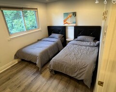 Cijela kuća/apartman Cheerful 3 Bedroom, 2 Car Garage, Huge Backyard (Newmarket, Kanada)