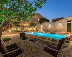 Cijela kuća/apartman Villa for groups in Sicily with garden, swimming pool, bbq, 100 meters from the sea. (Scicli, Italija)