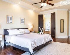 Koko talo/asunto Airy Luxe So Charm Pool House + Sleeps 11 (Baton Rouge, Amerikan Yhdysvallat)