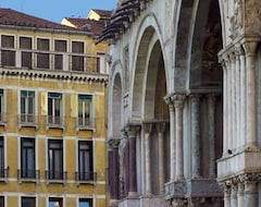 Hotel Relais Piazza San Marco (Venice, Italy)