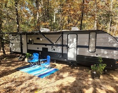 Camping site Large Rv In Beautiful, Natural Setting! (Hamilton, USA)