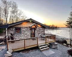 Entire House / Apartment Cozy Retreat On Lake Kabetogama! Voyageurs National Park (Littlefork, USA)