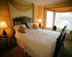 Bed & Breakfast Hemingway's By the Sea (Victoria, Canada)