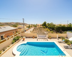 Casa/apartamento entero A Perect Spanish Villa Sleeps 8 With A Private Pool And Gardens (Busot, España)