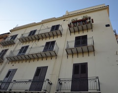 Hotelli Cavour37 Rooms (Palermo, Italia)
