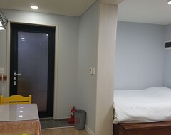 Hotel Yolo Pension (Jeju-si, Južna Koreja)