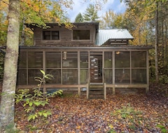 Toàn bộ căn nhà/căn hộ Newly Listed! Pet Friendly Cabin On The Base Of Blackberry Mtn At Peaceful Reed Creek (Walland, Hoa Kỳ)