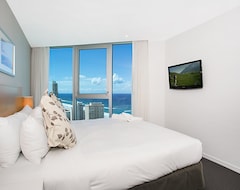 Luxury Hotel Accommodation With Paradise Views (Surfers Paradise, Australia)