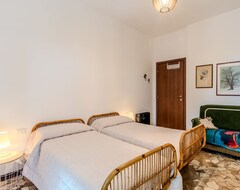 Toàn bộ căn nhà/căn hộ Vacation Home Casa Bruna In Angera - 4 Persons, 2 Bedrooms (Sesto Calende, Ý)