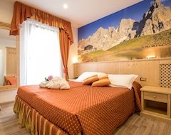 Hotelli Touring (Predazzo, Italia)
