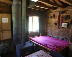 Entire House / Apartment French-canadian Cabin - Cozy Rustic Getaway (Isabella, USA)