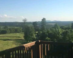 Entire House / Apartment Unique 3 Story Mountaintop Log Home, 120 Acres Dog Friendly (Pyatt, USA)