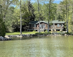 Toàn bộ căn nhà/căn hộ Private 4 Season Cottage On Beach - South Facing On Lake Simcoe (Beaverton, Canada)