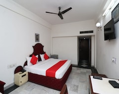 Khách sạn Capital O 29566 Hotel Mid Town (Panipat, Ấn Độ)