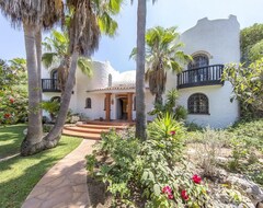 Koko talo/asunto Spacious Villa With A Beautiful Garden, Private Pool On The Beach Of Cala Llenya (Santa Eulalia de Riuprimer, Espanja)