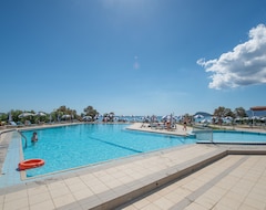 فندق Astir Beach Hotel (لاغاناس, اليونان)