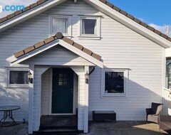 Koko talo/asunto Madsgard (Etne, Norja)