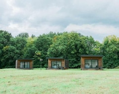 Toàn bộ căn nhà/căn hộ Chateau In France For 48 People (Benest, Pháp)