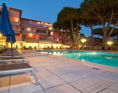Хотел Hotel Versilia Palace (Марина ди Пиетрасанта, Италия)