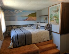 Casa/apartamento entero Private Elk Lake Waterfront Home, Close To Traverse,booking Spring/summer/fall! (Kewadin, EE. UU.)