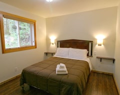 Khách sạn Mt Baker Lodging Cabin 28 (Maple Falls, Hoa Kỳ)
