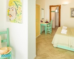 Khách sạn Stromboli Suite Apartment (Stromboli, Ý)