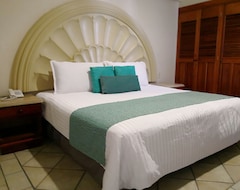 Plaza Marina Hotel and Suites (Mazatlan, Mexico)